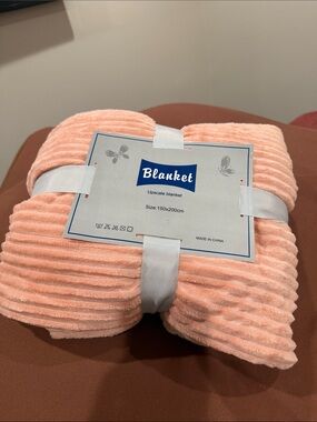 Ribbed Plush Throw Blanket in Peach